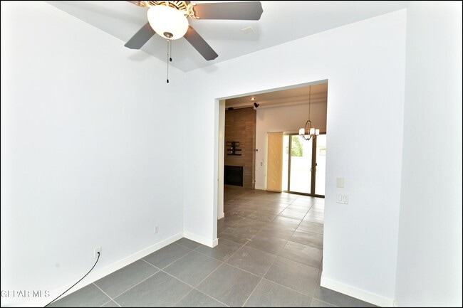 Building Photo - 5973 Cartagena Cir