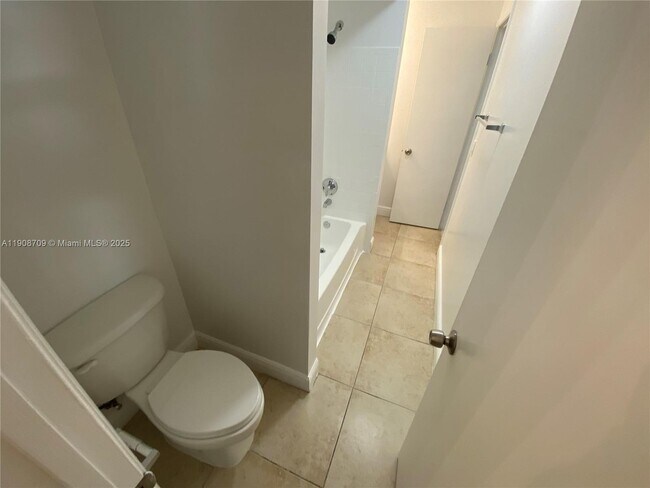 Building Photo - 1237 SW 46th Ave