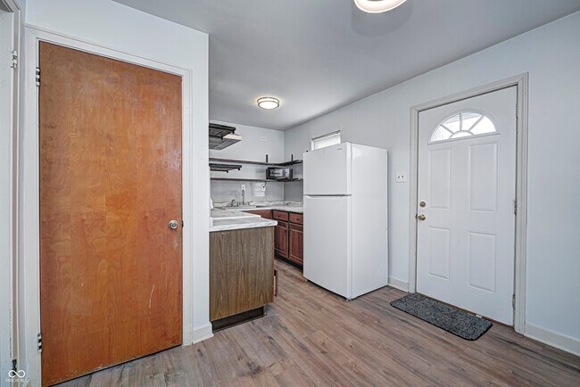 Building Photo - 315 S Webster Ave