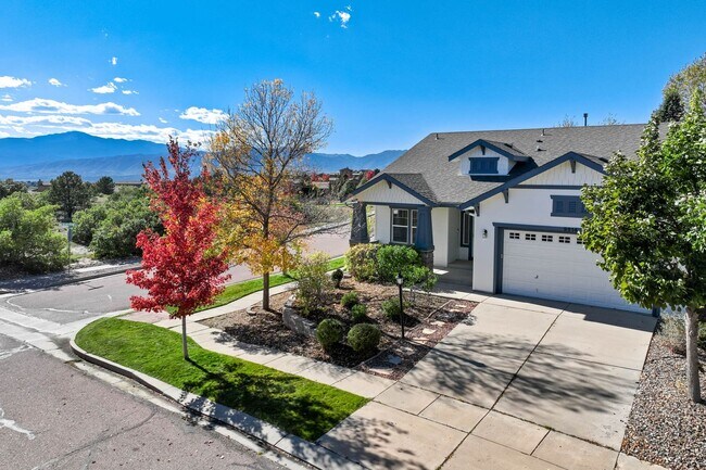 Building Photo - Main Level Living in Pine Creek...Views ar...