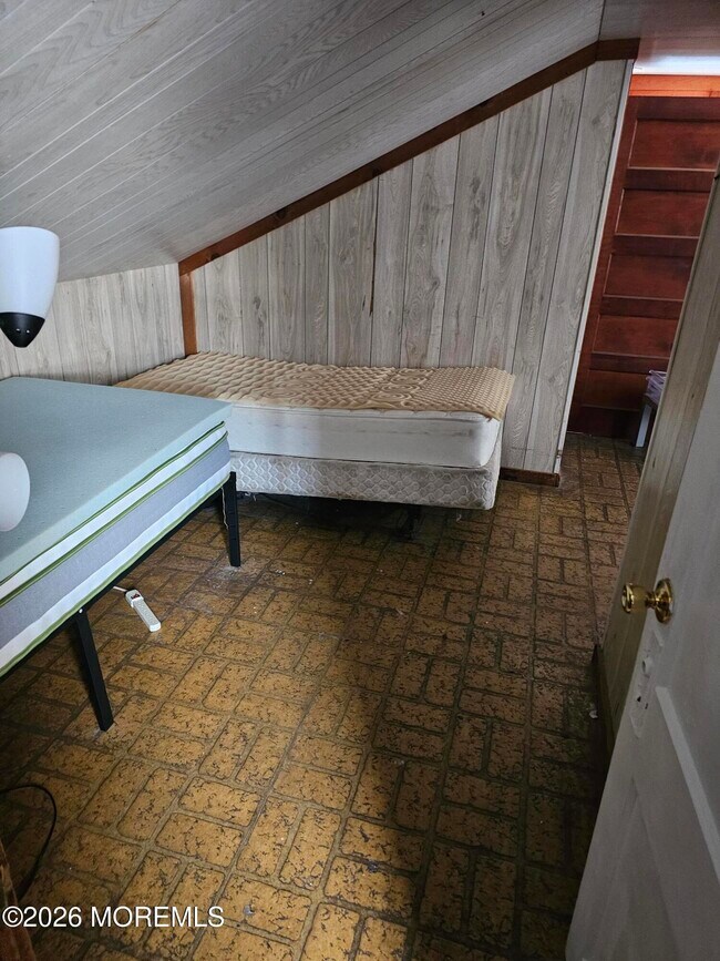 Building Photo - 103 16th Ave