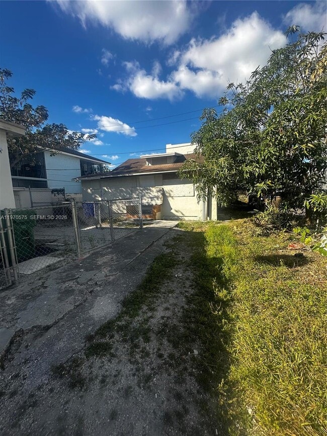 Building Photo - 1919 SW 2nd St