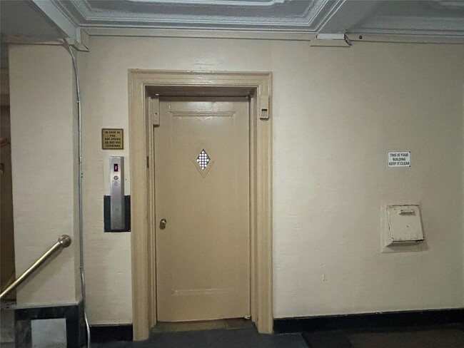 Building Photo - 83-74 Talbot St