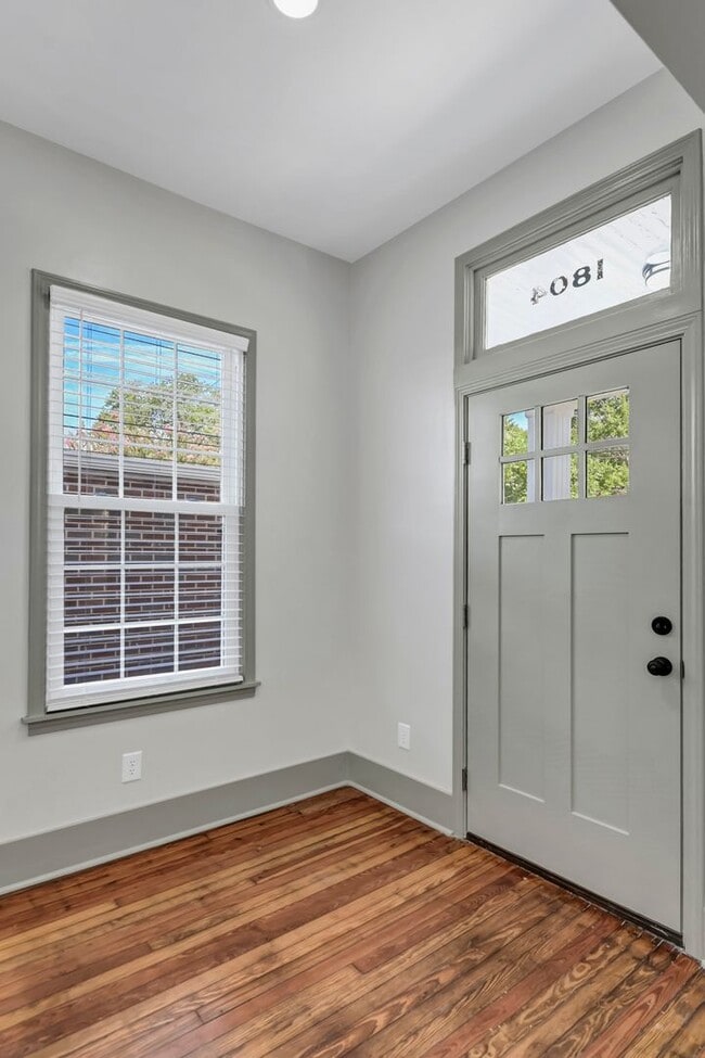 Building Photo - Pre-Leasing for the 26-27 School Year! - M...