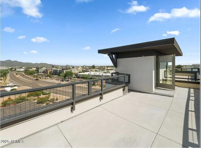Building Photo - 15501 N Dial Blvd