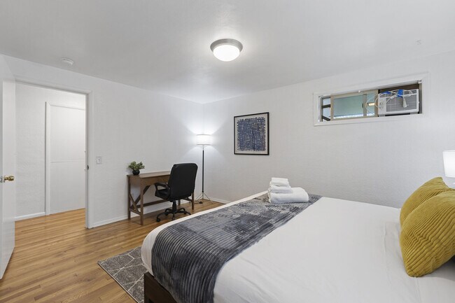 Building Photo - 1627 E Broadway