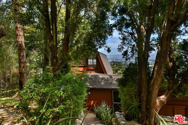 Building Photo - 3682 Berry Dr