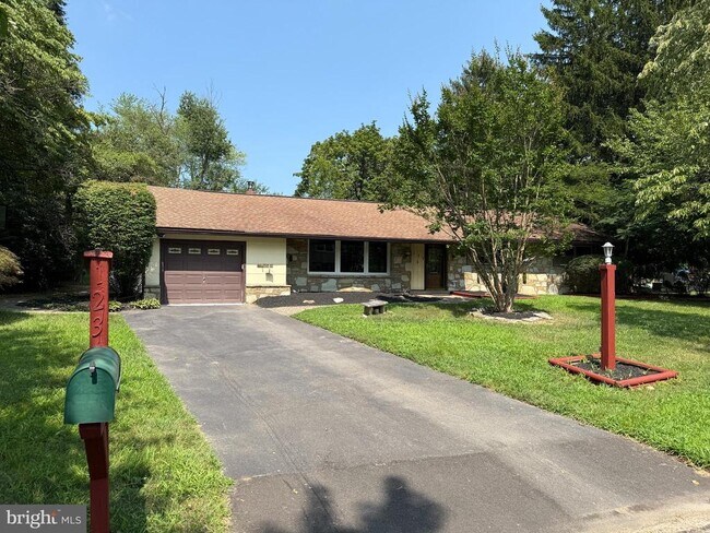 Building Photo - 123 Pearl Dr