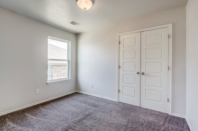 Building Photo - 3 Bedroom 2 Bath House for Lease!!
