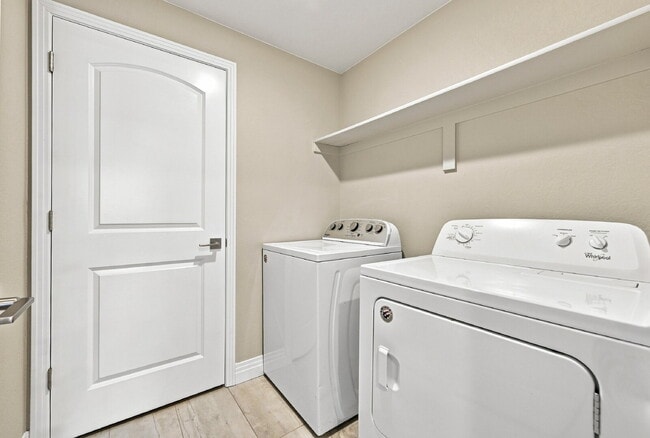 Building Photo - $2,495.95- 3 Bed, 3 Bath Condo in Aurora with In Unit Laundry!