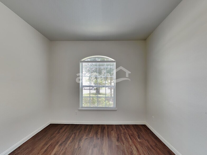 Building Photo - 2037 Vanamen Ct
