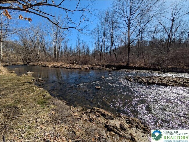 Building Photo - 3470 Rhododendron Dr