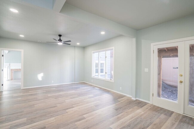 Building Photo - Prime Location! 2bed/ 2 bath! Schedule a tour today!