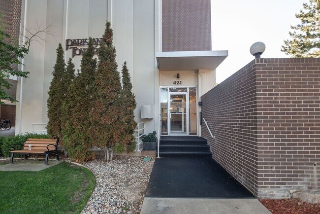 Building Photo - 421 S Howes St