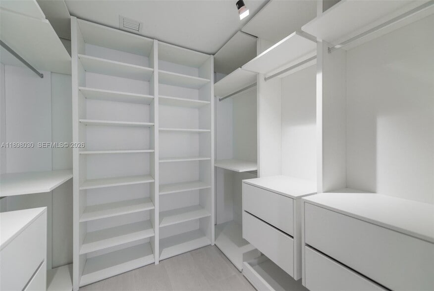 Building Photo - 700 NE 24th St