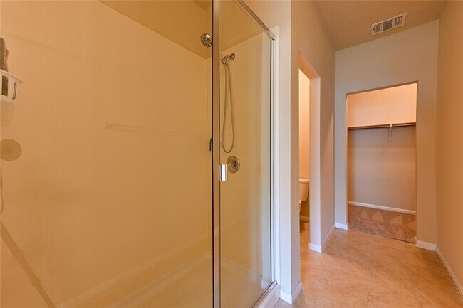 Building Photo - 613 Pinnacle Dr