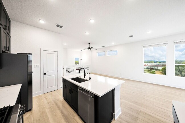 Building Photo - Charming Townhome Offering Space, Comfort, and Convenience