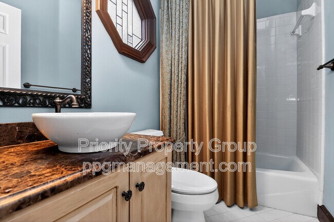 Building Photo - 16205 Riverpointe Dr