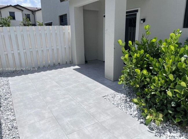 Building Photo - 15903 SW 2nd Dr