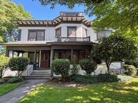 Building Photo - 2 Bedroom Unit in the the old Beta Theta Pi Fraternity House near UofO Campus