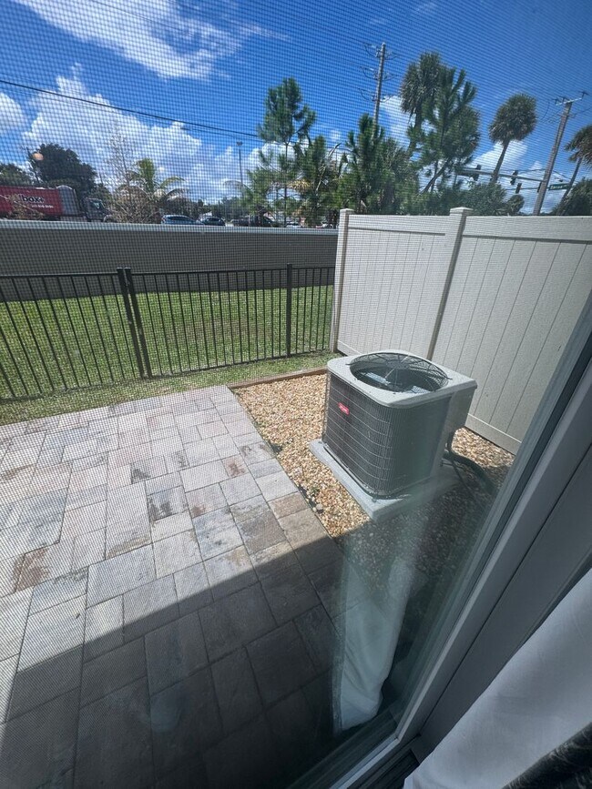 Building Photo - 930 Paddleboard Ct