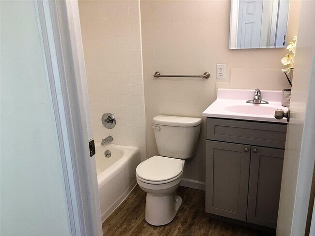 Building Photo - Beautifully Renovated - 3 Bedroom Home