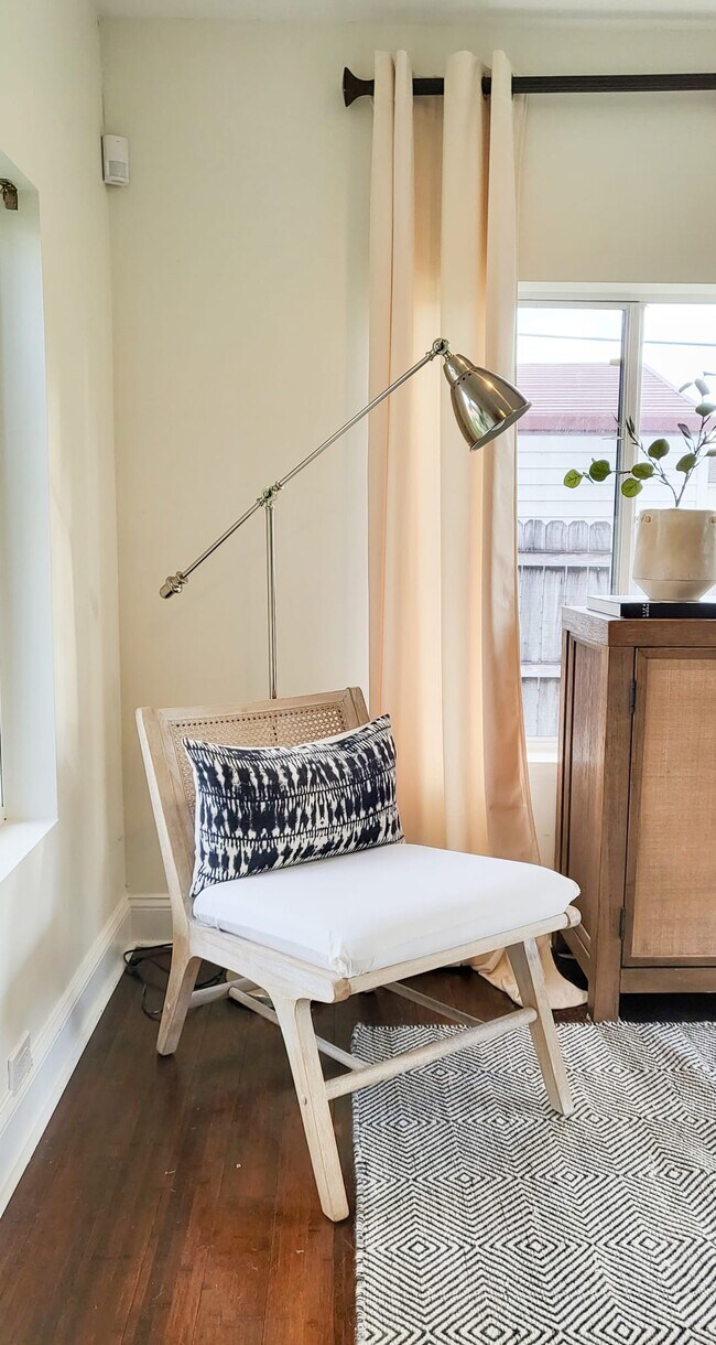 Building Photo - 4000 NW 4th Terrace