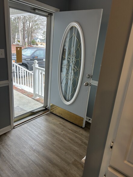 Building Photo - 308 Rose Dr