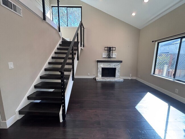 Building Photo - ALMADEN VALLEY-Beautifully upgraded 3-bedroom, 2.5-bath end-unit townhome