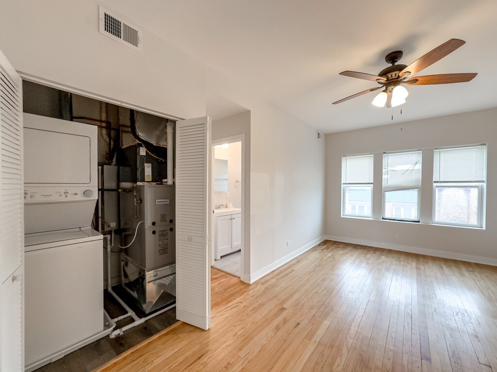 Building Photo - 4405 N Kimball Ave
