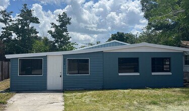 Building Photo - Spacious Remodeled 6BR/1BA Home with Fenced Backyard in Winter Haven!