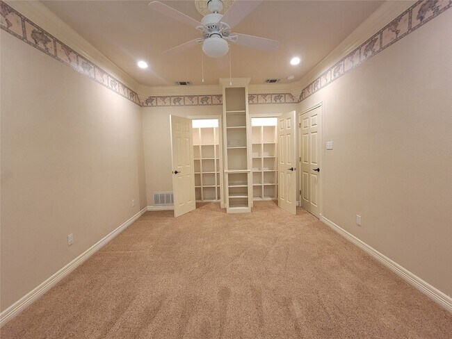 Building Photo - 9621 Monticello Dr