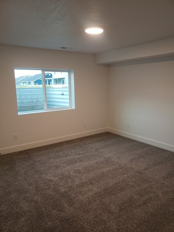 Building Photo - 1641 N 600 E