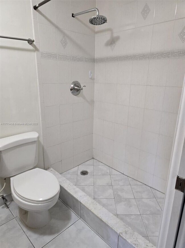 Building Photo - 7510 SW 152nd Ave