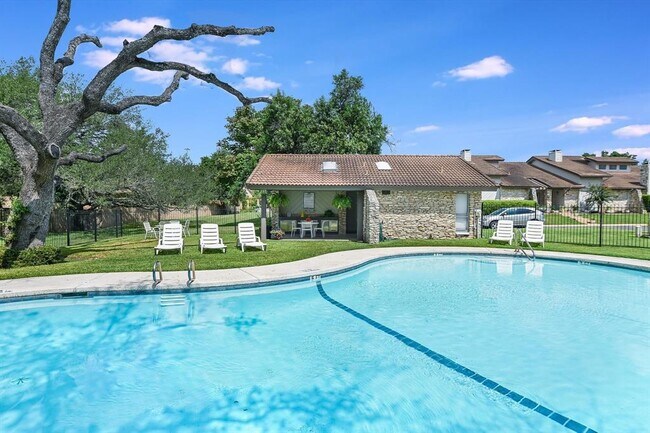 Building Photo - 11125 Pinehurst Dr