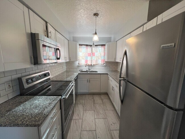 Building Photo - 12509 Nambe Ave NE