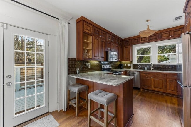 Building Photo - 1601 Alta Vista Ave