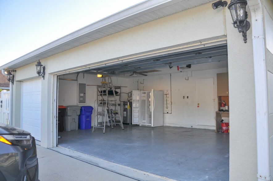 Building Photo - 5855 Orangewood Ln