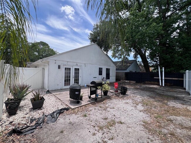 Building Photo - 10027 Creekwater Blvd