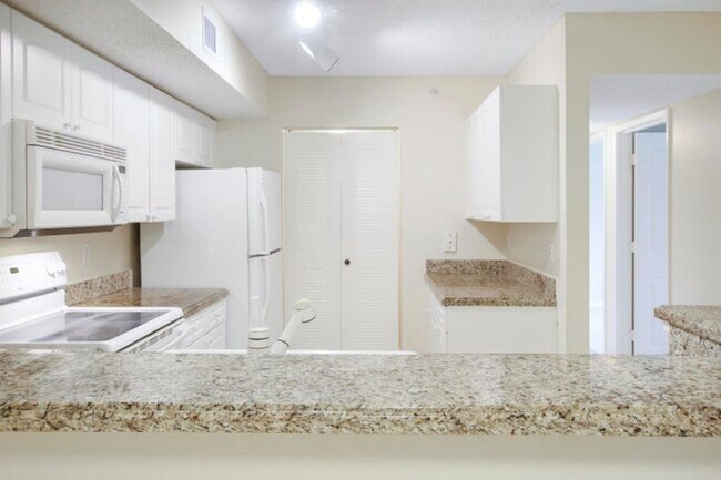 Building Photo - 284 Village Blvd