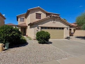 Building Photo - 1056 E Lakeview Dr