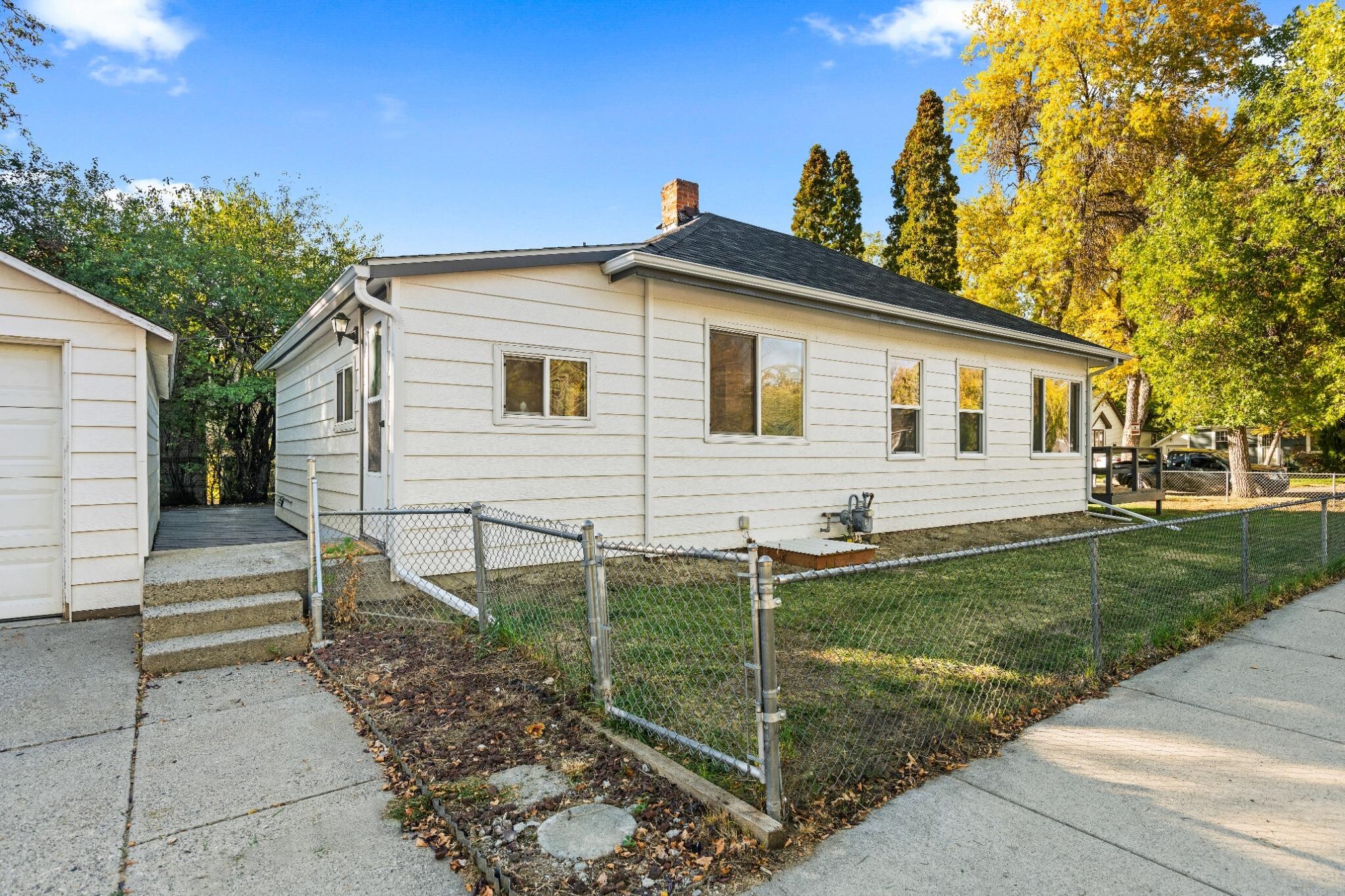 Building Photo - 402 Burlington Ave