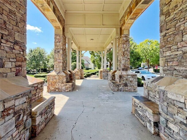 Building Photo - 525 Grove Field Ct NW