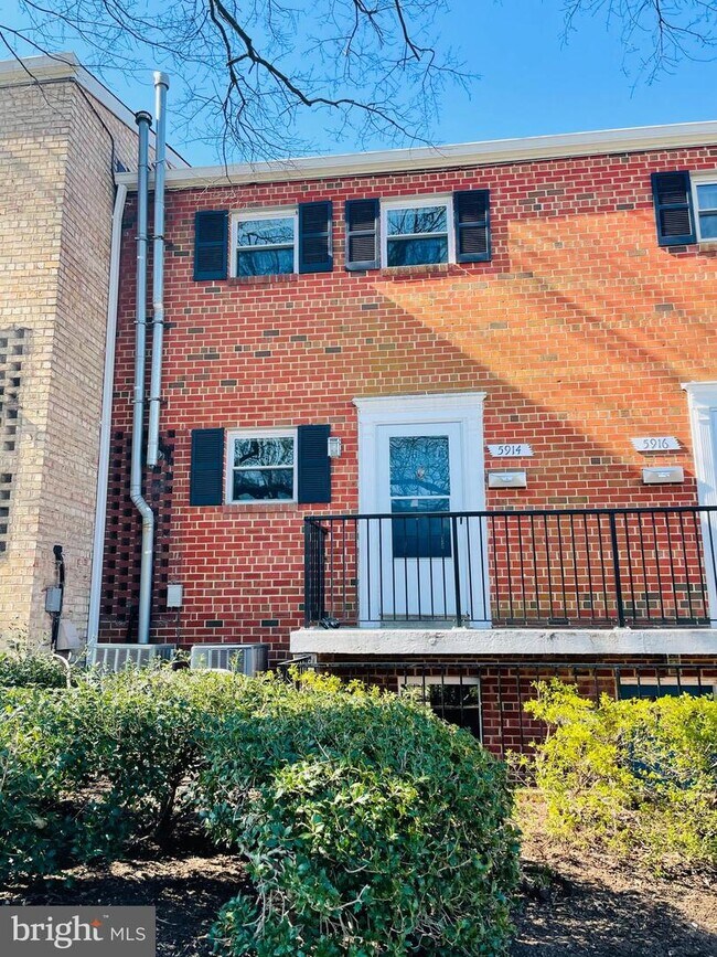 Building Photo - 5914 Mayflower Ct