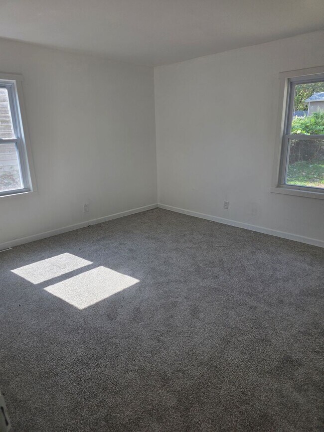 Building Photo - Nice 4bed/1bath home