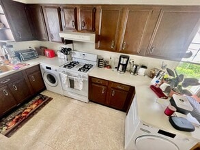 Building Photo - 31 Midland Ave