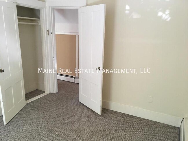 Building Photo - 15 Elm St