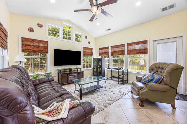 Building Photo - 1903 Dundalk Rd