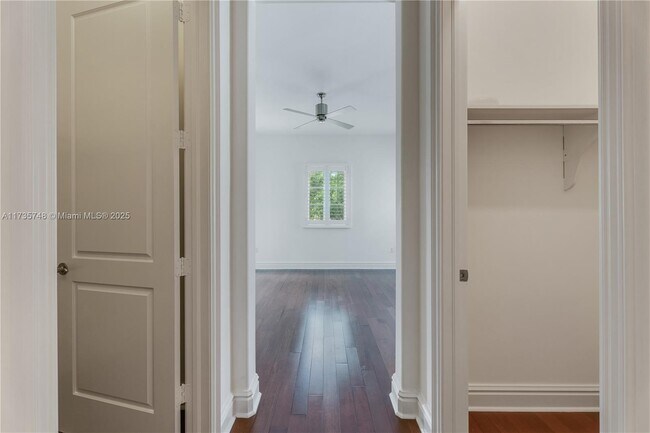 Building Photo - 10155 SW 75th Pl