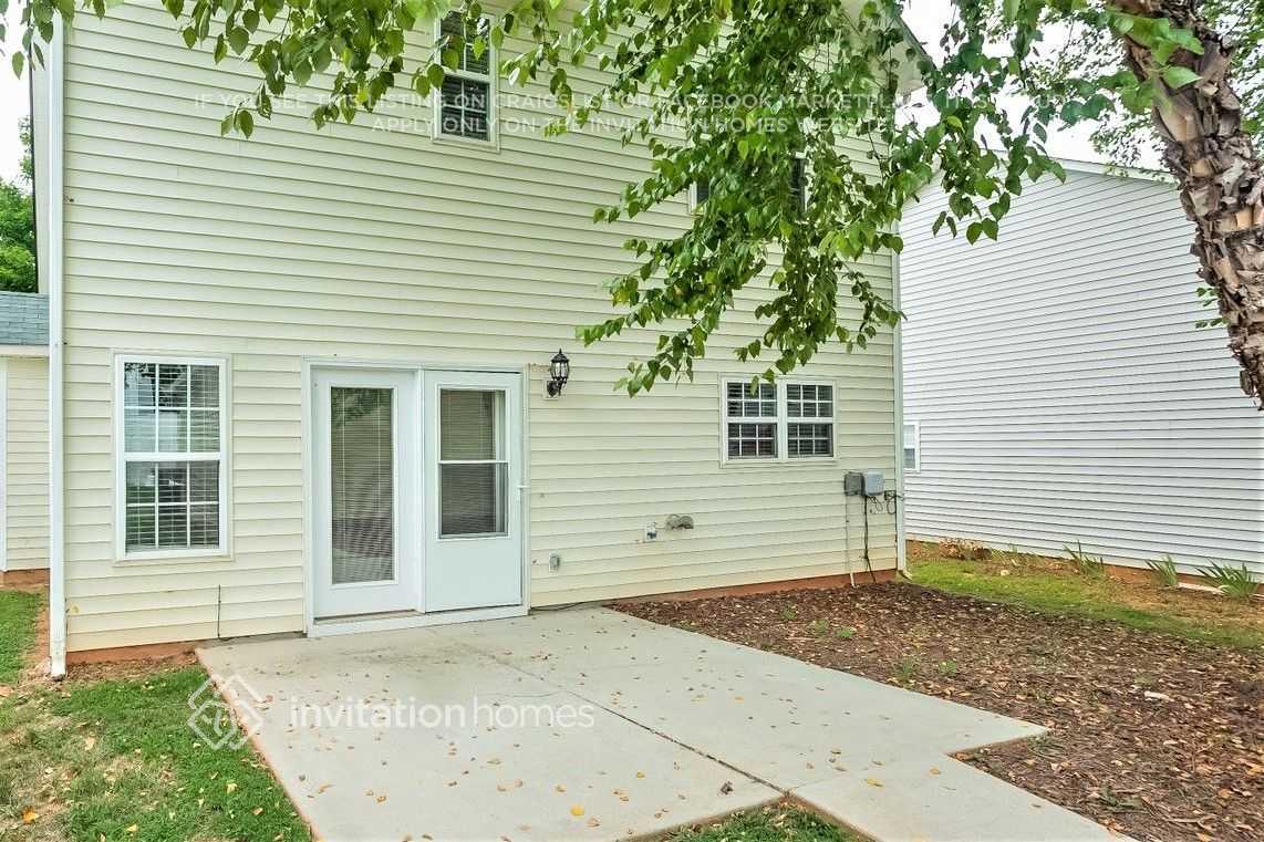 Building Photo - 9215 Ducati Ln